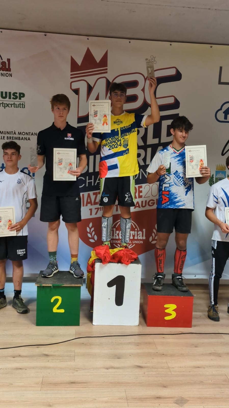 Raúl Hinarejos, en lo más alto del podio en el campeonato mundial.