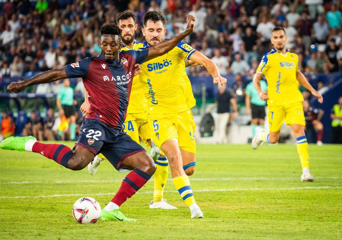 Mohamed Bouldini, en el partido ante el Cádiz.