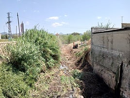 Las máquinas entran en el barranco de La Casella.