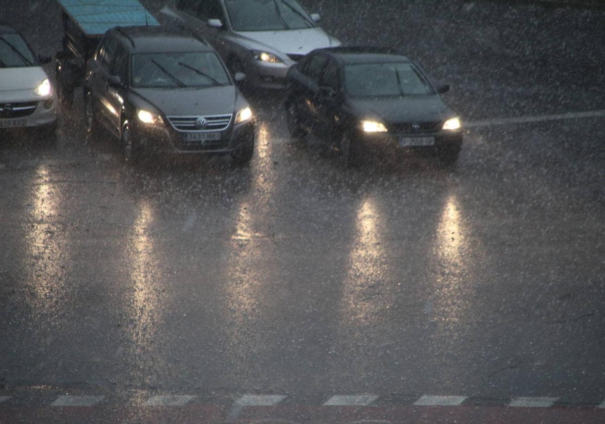 Aemet activa el aviso amarillo por tormentas con granizo y prevé varios días de lluvia en la Comunitat Valenciana 