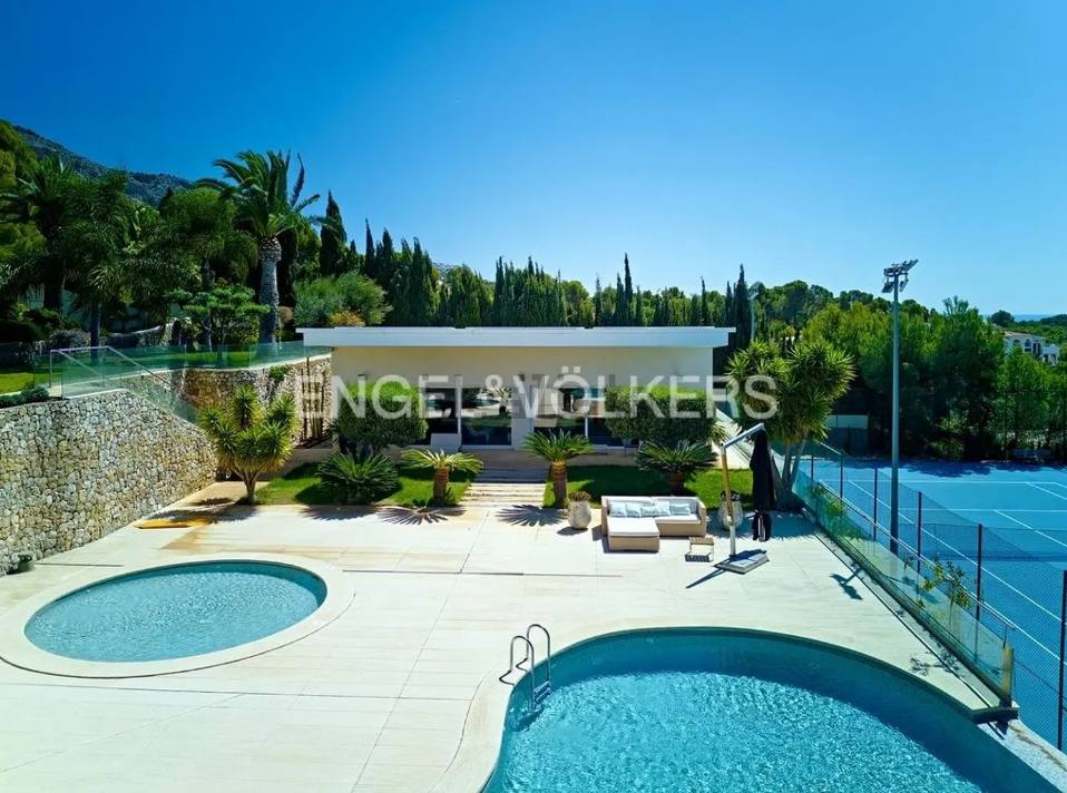 Imagen secundaria 2 - Así es la vivienda de lujo más cara de la Comunitat: 1802 metros cuadrados con piscina, cine y tenis