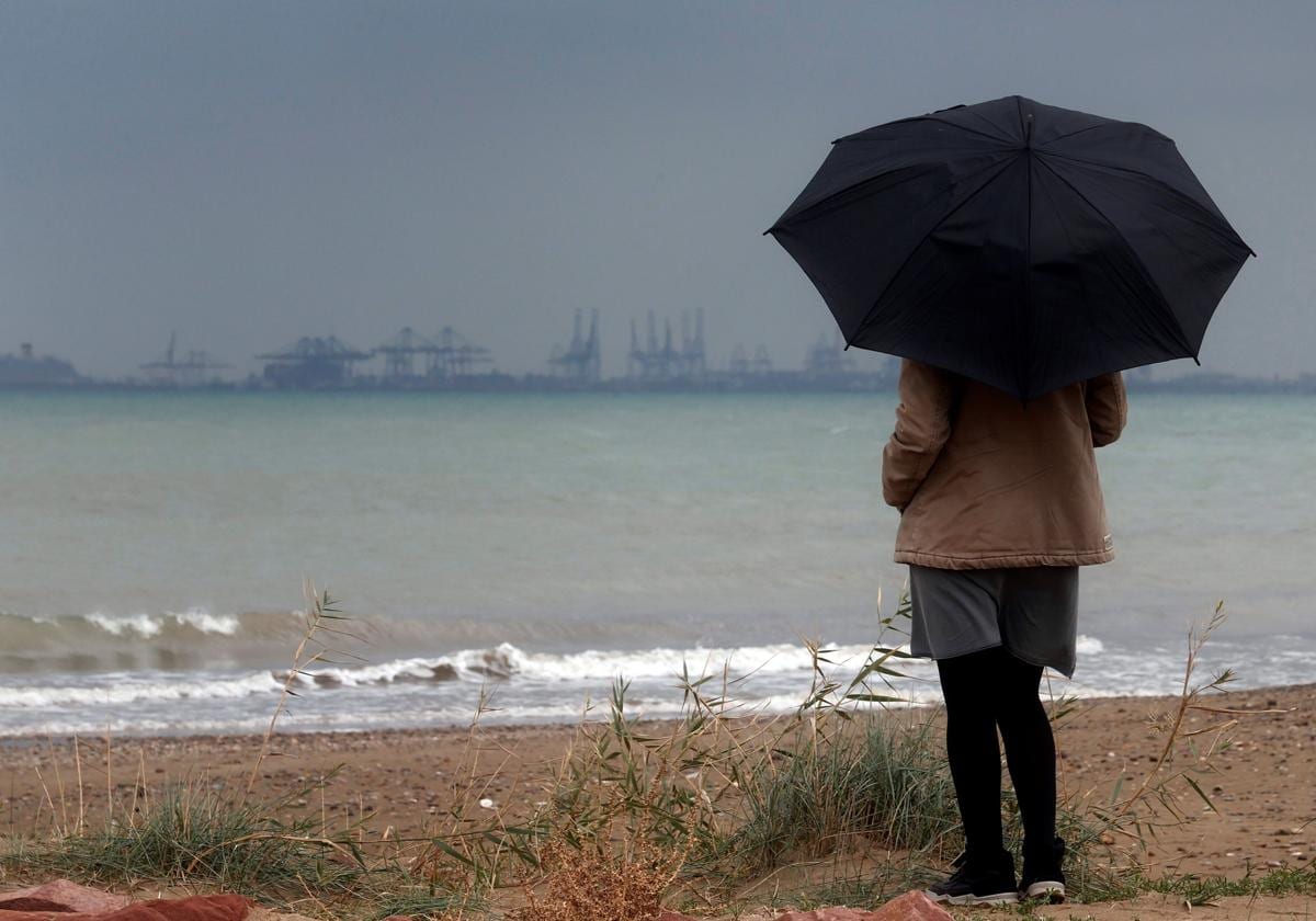 La lluvia vuelve a Valencia este viernes y Aemet no descarta que lleve barro 