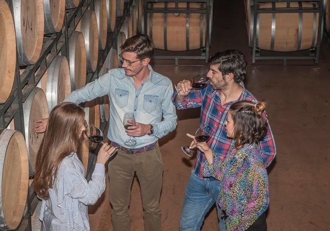 Cata de vinos en la bodega.