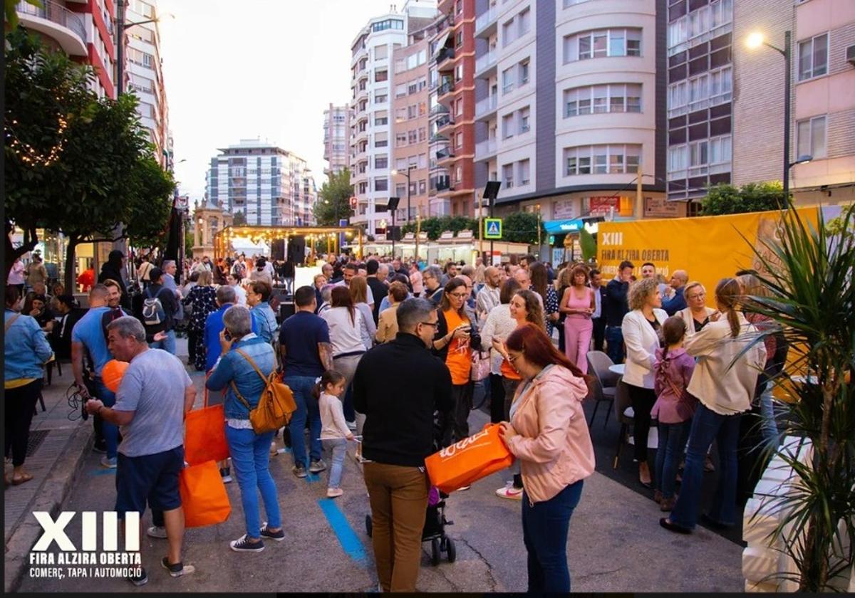 Alzira amplía el espacio para su feria comercial