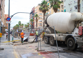 Obras en la avenida Pérez Galdós, ayer..