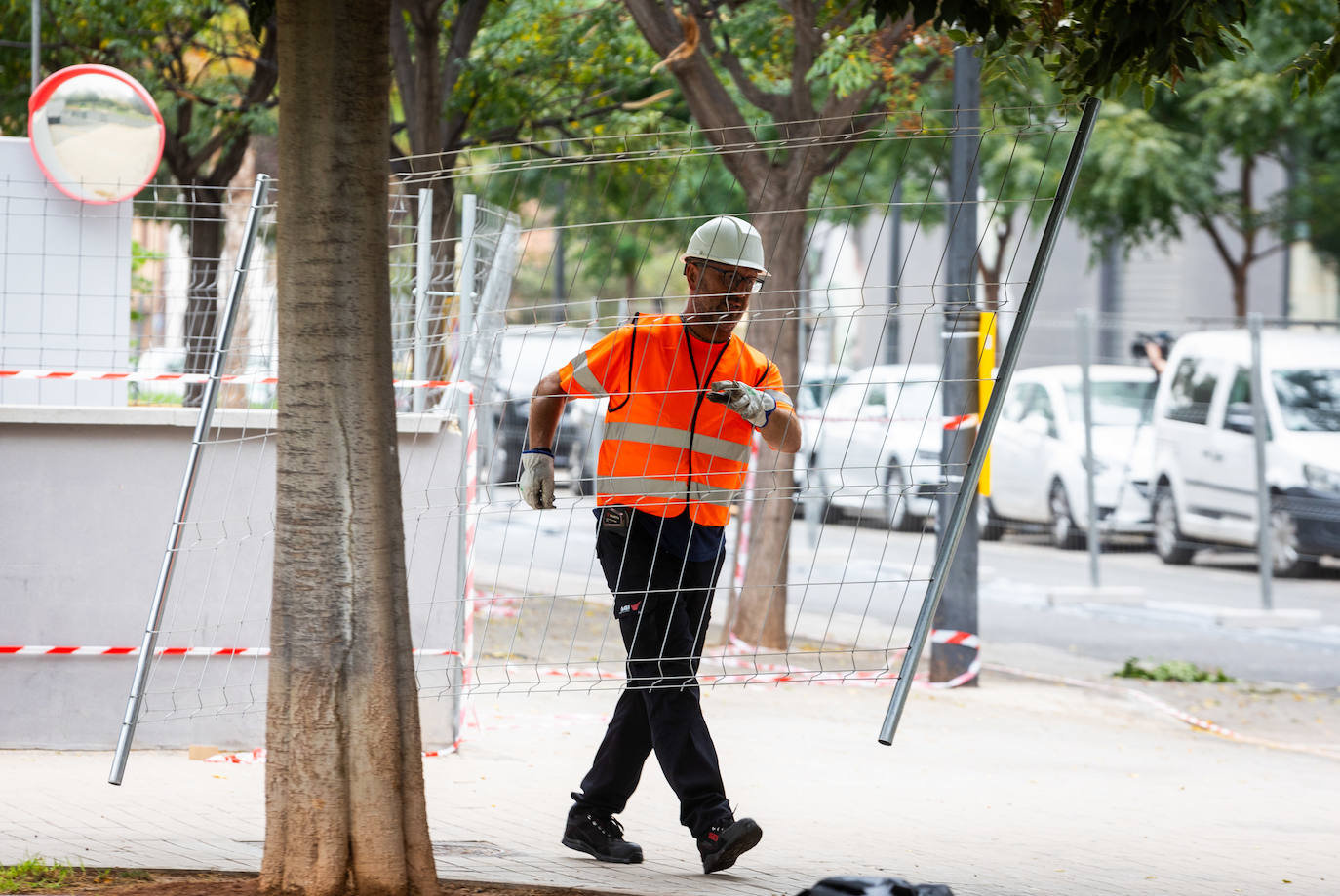 Comienzan los trabajos de desescombro del edificio incendiado de Campanar