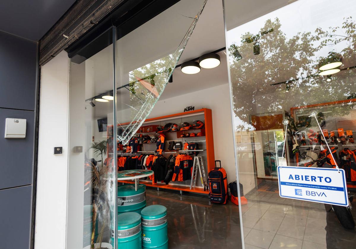 Fotos del atraco en la tienda KTM en Valencia