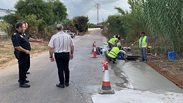 Montalvá visita las obras en los caminos rurales.