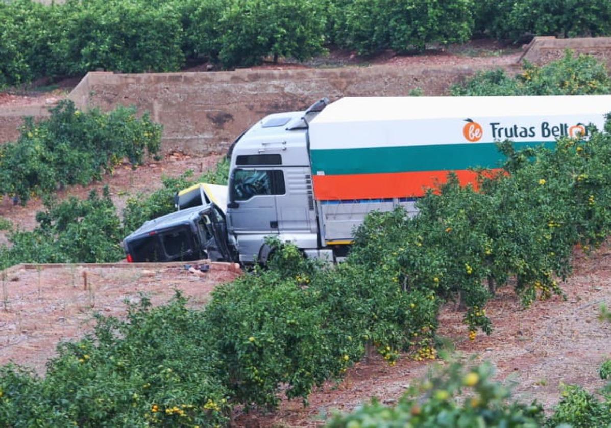 Vehículos siniestrados en Benifairó de les Valls.