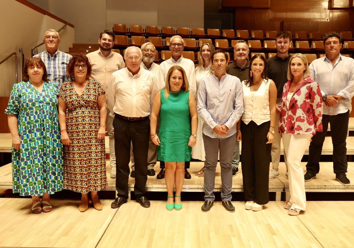 Jurado de la fallera mayor e infantil de Valencia 2025, junto al edil de Fallas, Santiago Ballester, en el Palau de la Música.