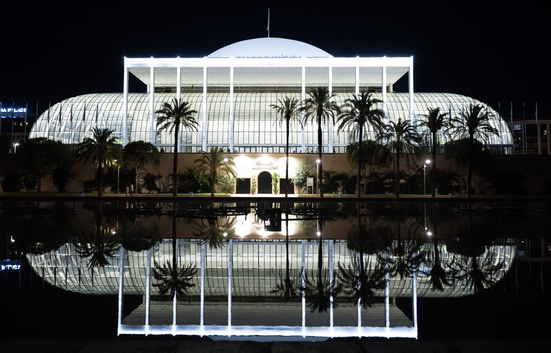 Imagen secundaria 1 - El Palau de la Música estrena iluminación