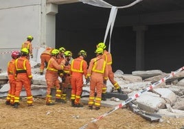 Unidades de rescate en el lugar del accidente.