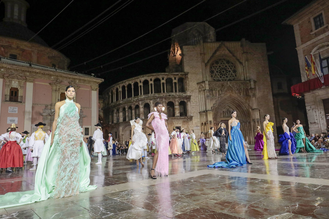 Uno de los desfiles de la Mediterranea Fashion Week del pasado año, celebrada en la plaza de la Virgen.