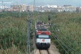 Tren recorriendo la Safor.