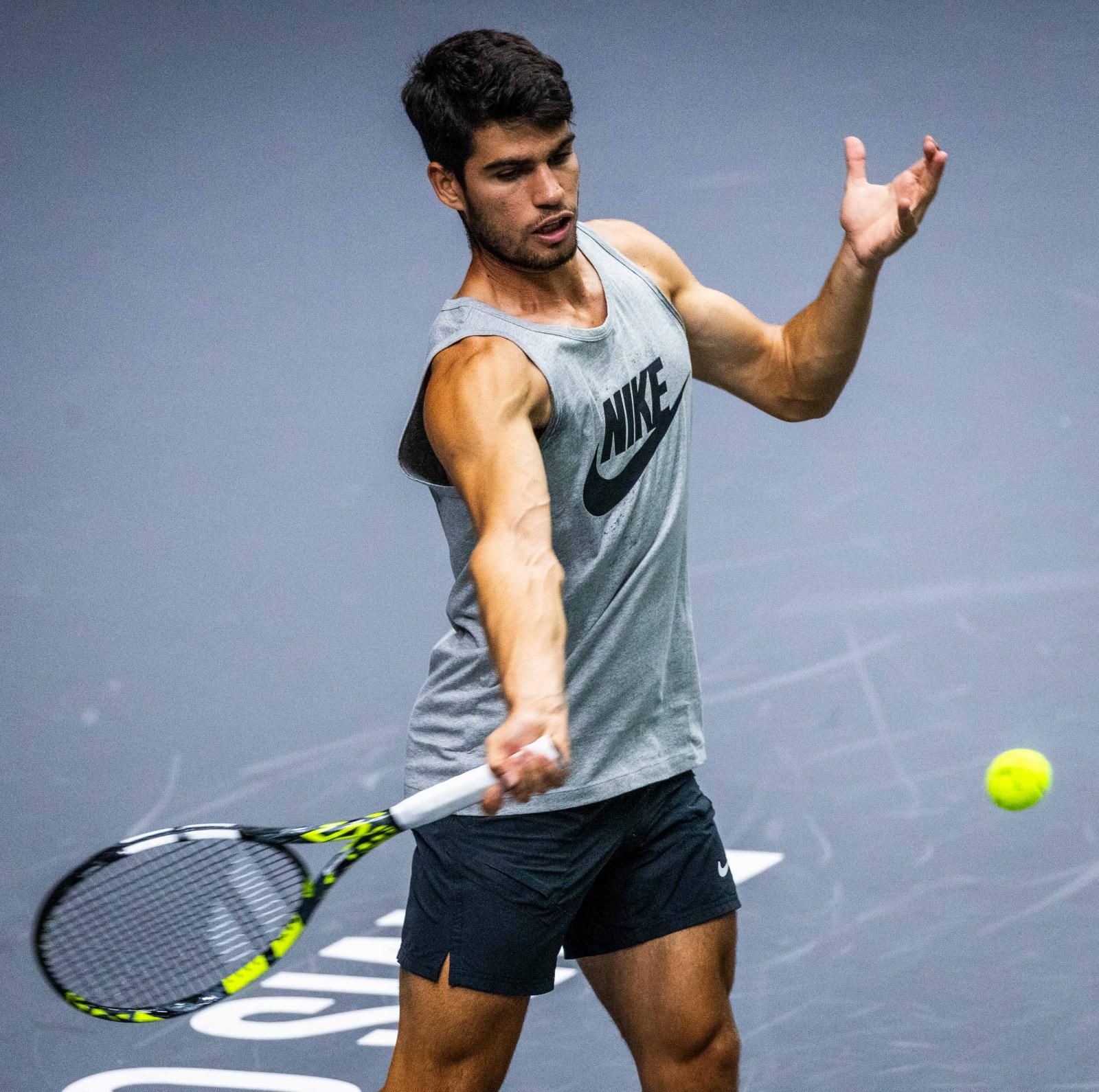 Carlos Alcaraz ya entrena en Valencia para la Copa Davis