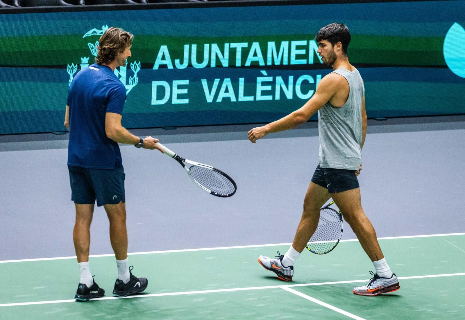 Carlos Alcaraz ya entrena en Valencia para la Copa Davis