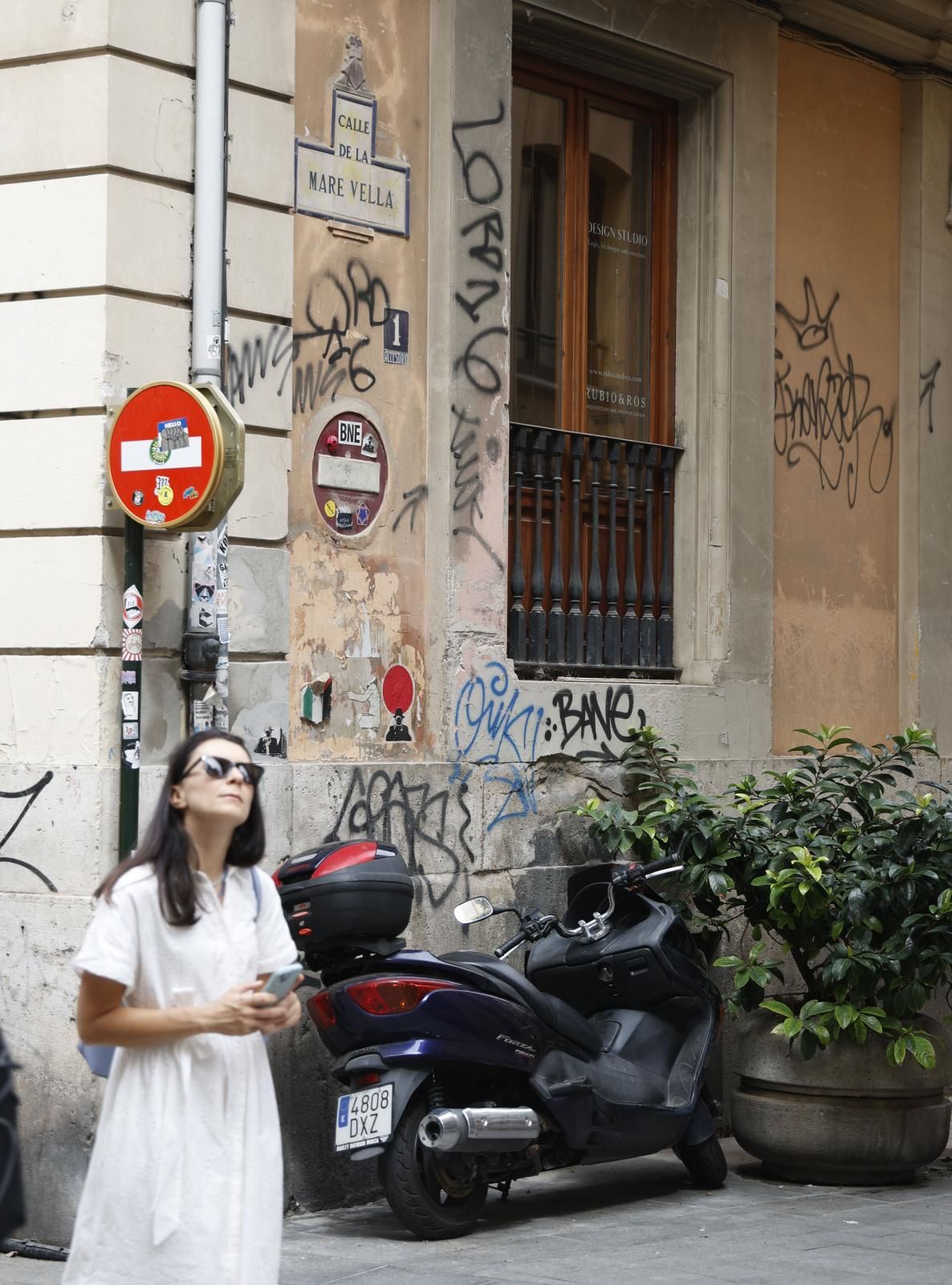 Graffitis y vandalismo en el centro histórico de Valencia