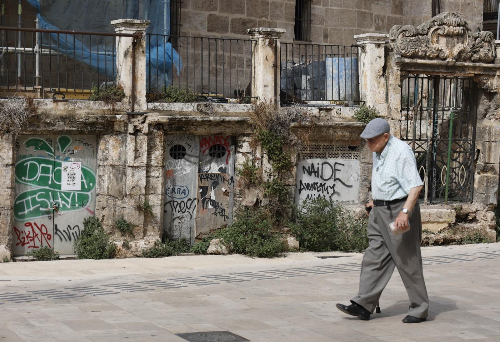 Graffitis y vandalismo en el centro histórico de Valencia