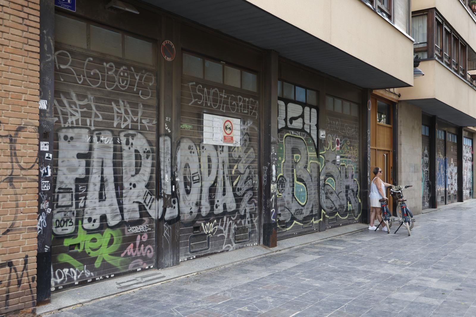 Graffitis y vandalismo en el centro histórico de Valencia