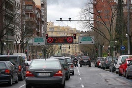 Un semáforo en Madrid, en una imagen de archivo.