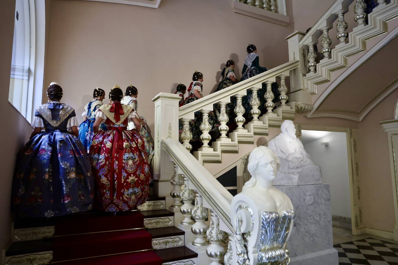 Las candidatas a fallera mayor de Valencia 2025 visitan la Basílica de la Virgen