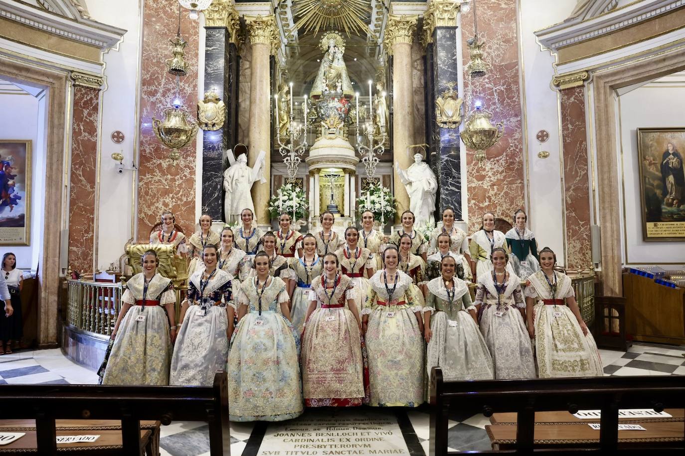 Las candidatas a fallera mayor de Valencia 2025 visitan la Basílica de la Virgen