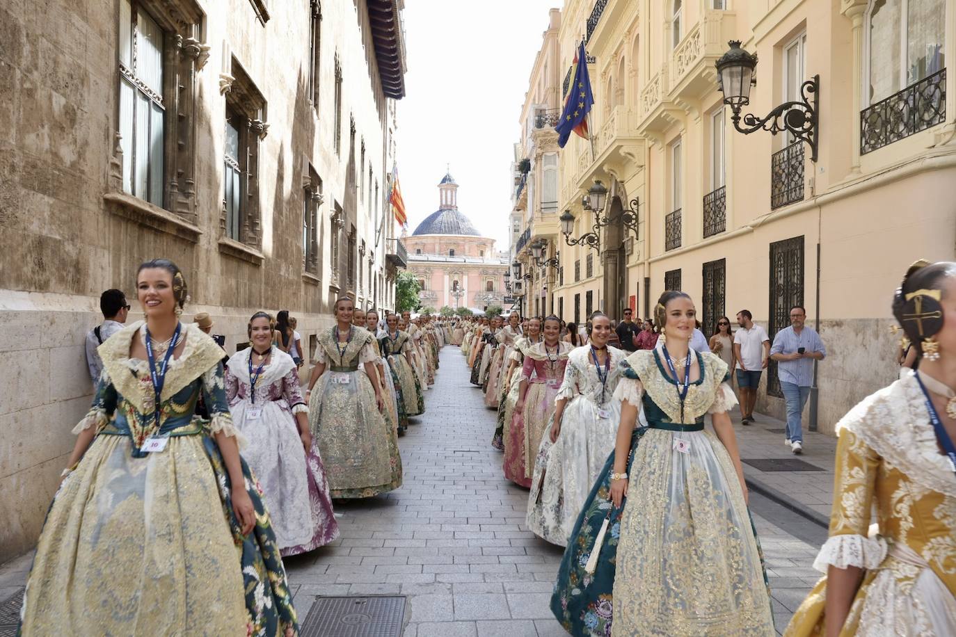 Las candidatas a fallera mayor de Valencia 2025 visitan la Basílica de la Virgen