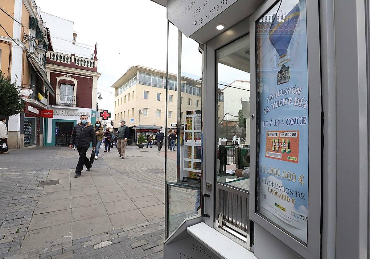 Venta de cupones en un quiosco de la ONCE.