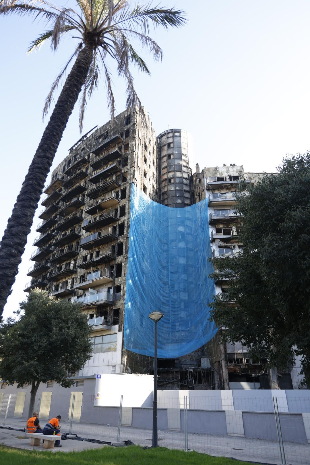 Fotos del desescombro del edificio de Campanar en Valencia