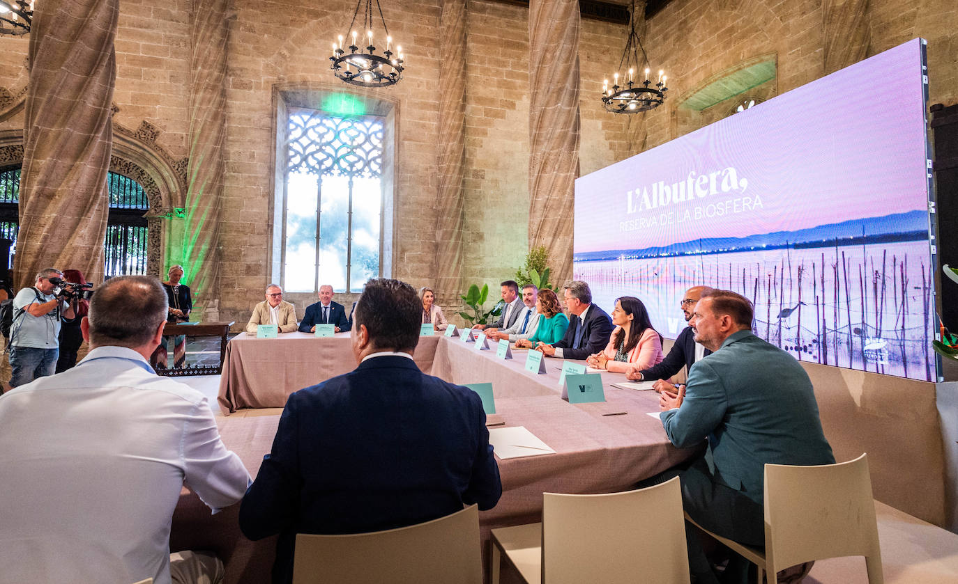 Fotos de la reunión de alcaldes para pedir que la Albufera sea Reserva de la Biosfera