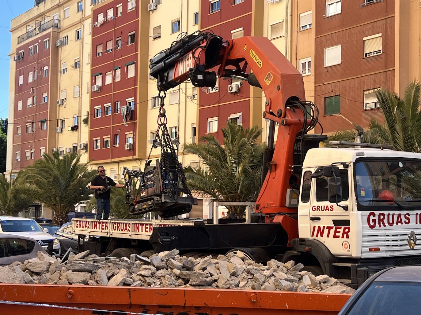 La Policía finaliza la búsqueda del cadaver de una mujer en un bajo de Valencia sin encontrarlo