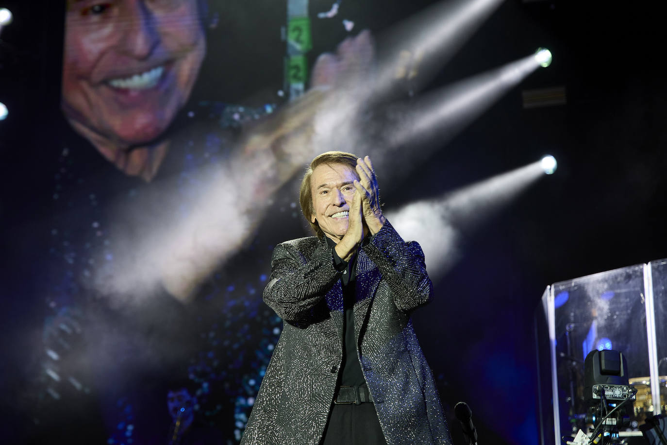 Raphael enamora a Valencia en otra &#039;gran noche&#039;