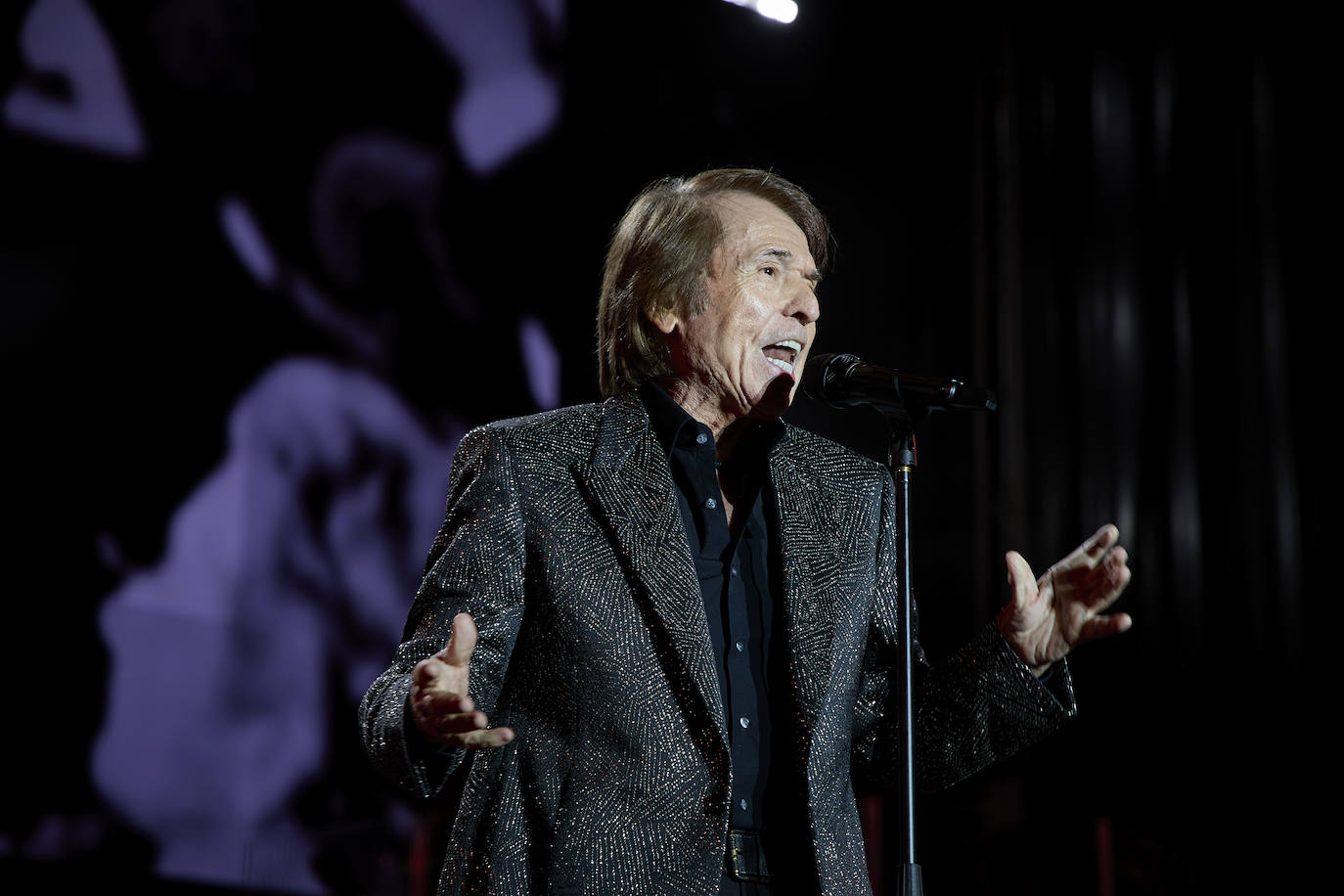 Raphael enamora a Valencia en otra &#039;gran noche&#039;