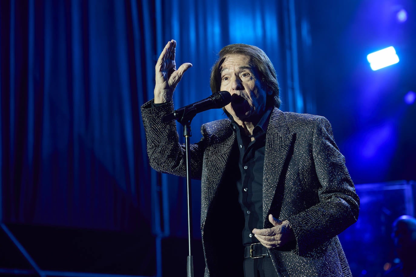 Raphael enamora a Valencia en otra &#039;gran noche&#039;