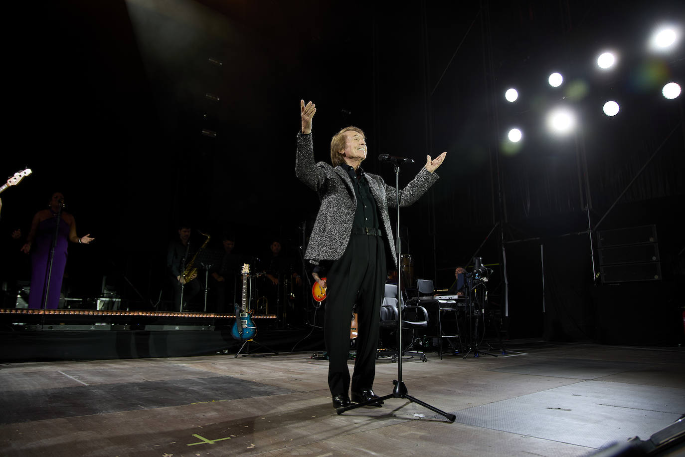 Raphael enamora a Valencia en otra &#039;gran noche&#039;