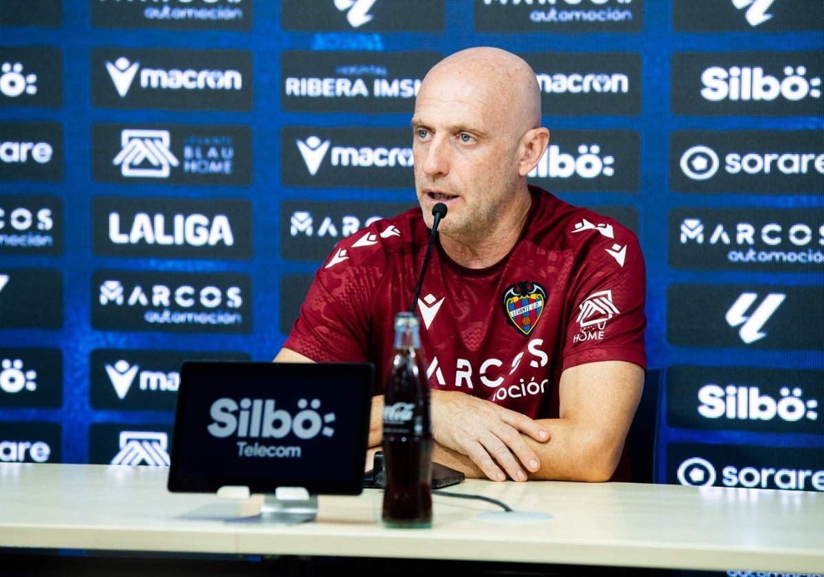 Julián Calero durante una rueda de prensa.