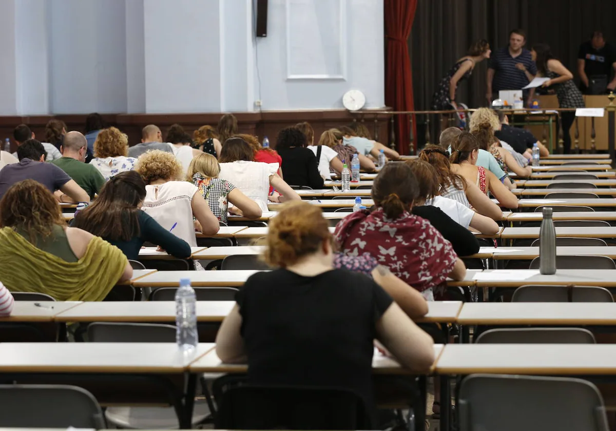 Educación rebaja las exigencias para evitar que queden desiertas plazas de profesores 