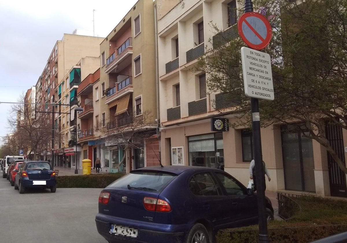 Los hechos han ocurrido en la Avenida Ferris, donde está la Comisaria de la Policía Local.