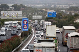 Trafico denso en el Bypass de la carretera A-7