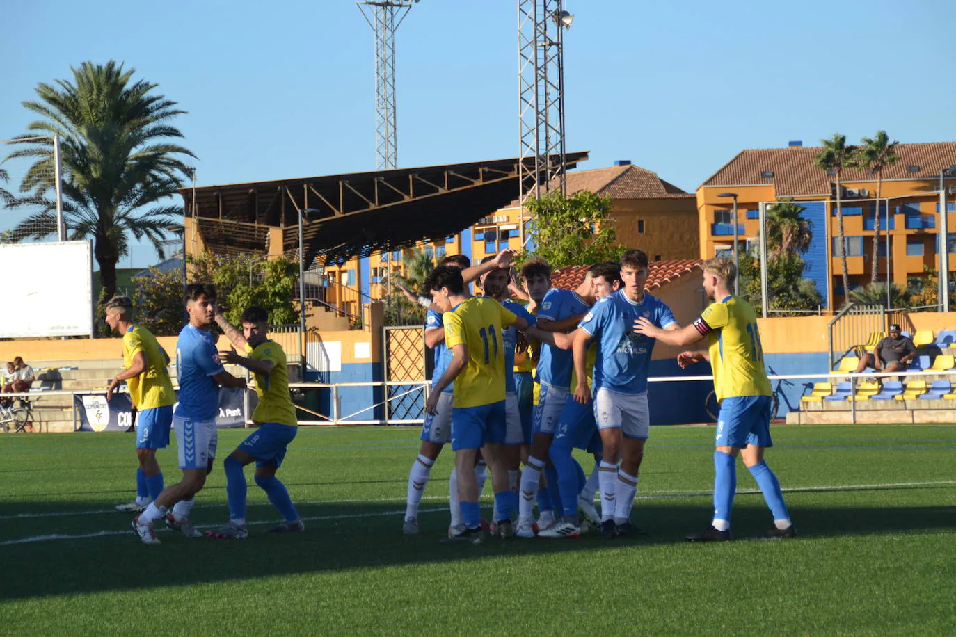 Ni el Dénia ni la UD Calpe logran ganar en casa 