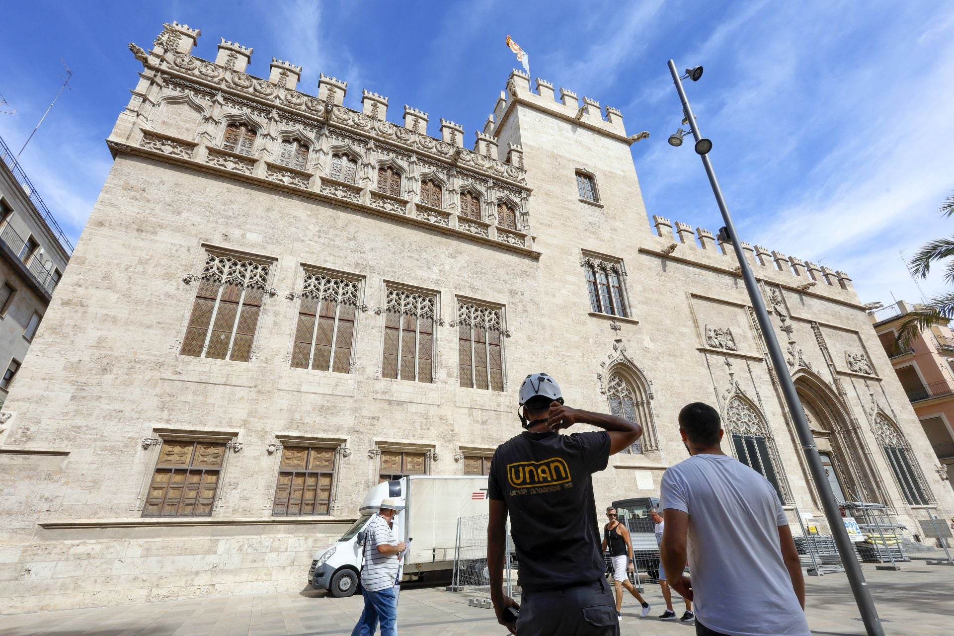 Comienzan los trabajos de restauración en las almenas de la Lonja