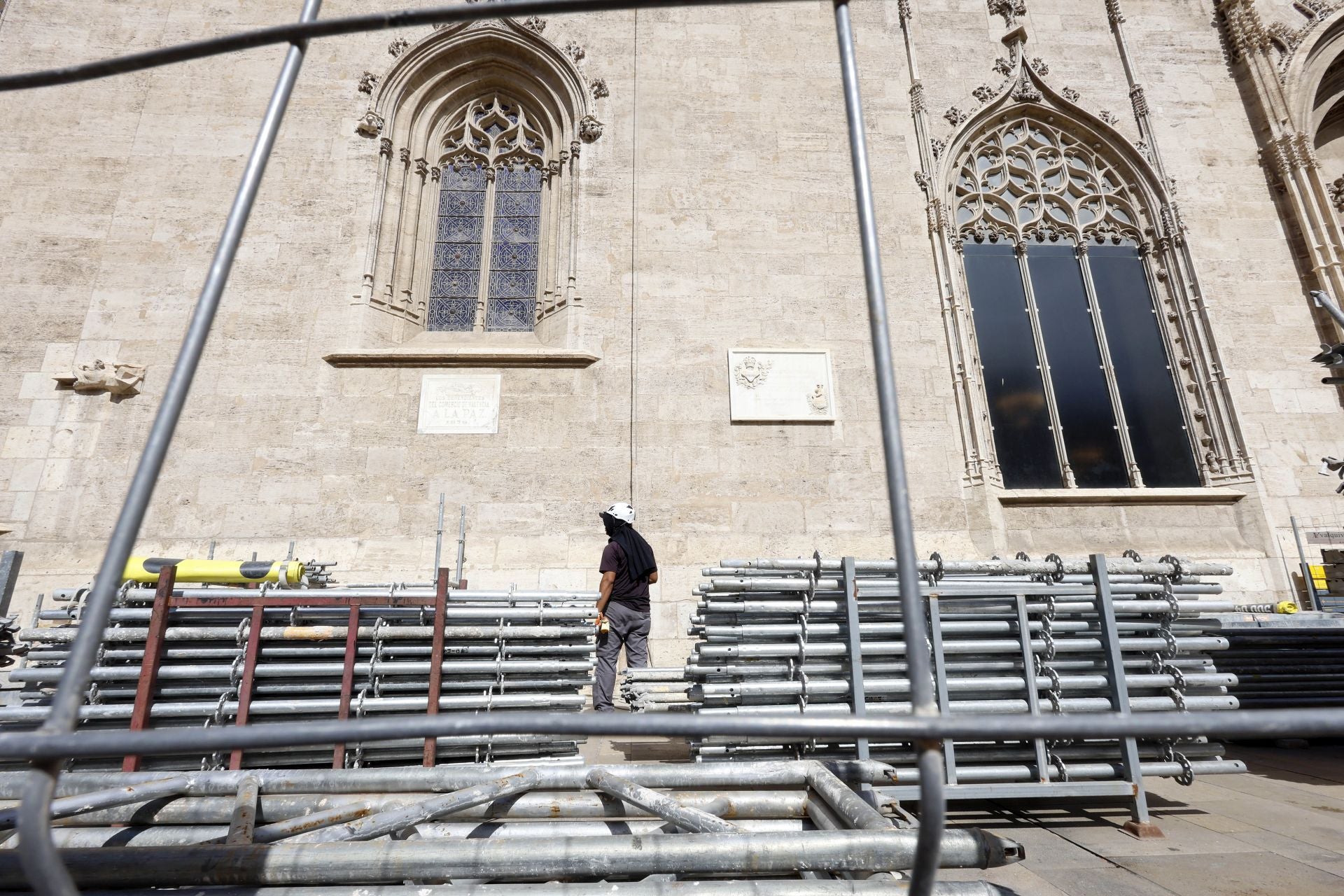 Comienzan los trabajos de restauración en las almenas de la Lonja