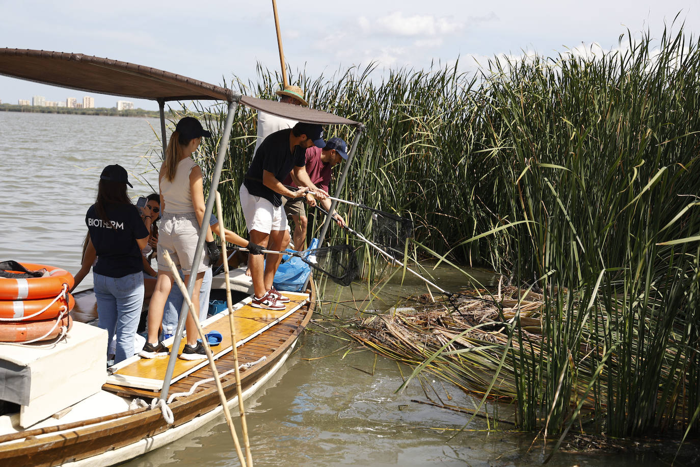 Comienza la limpieza en la Albufera para concienciar en el cuidado del planeta