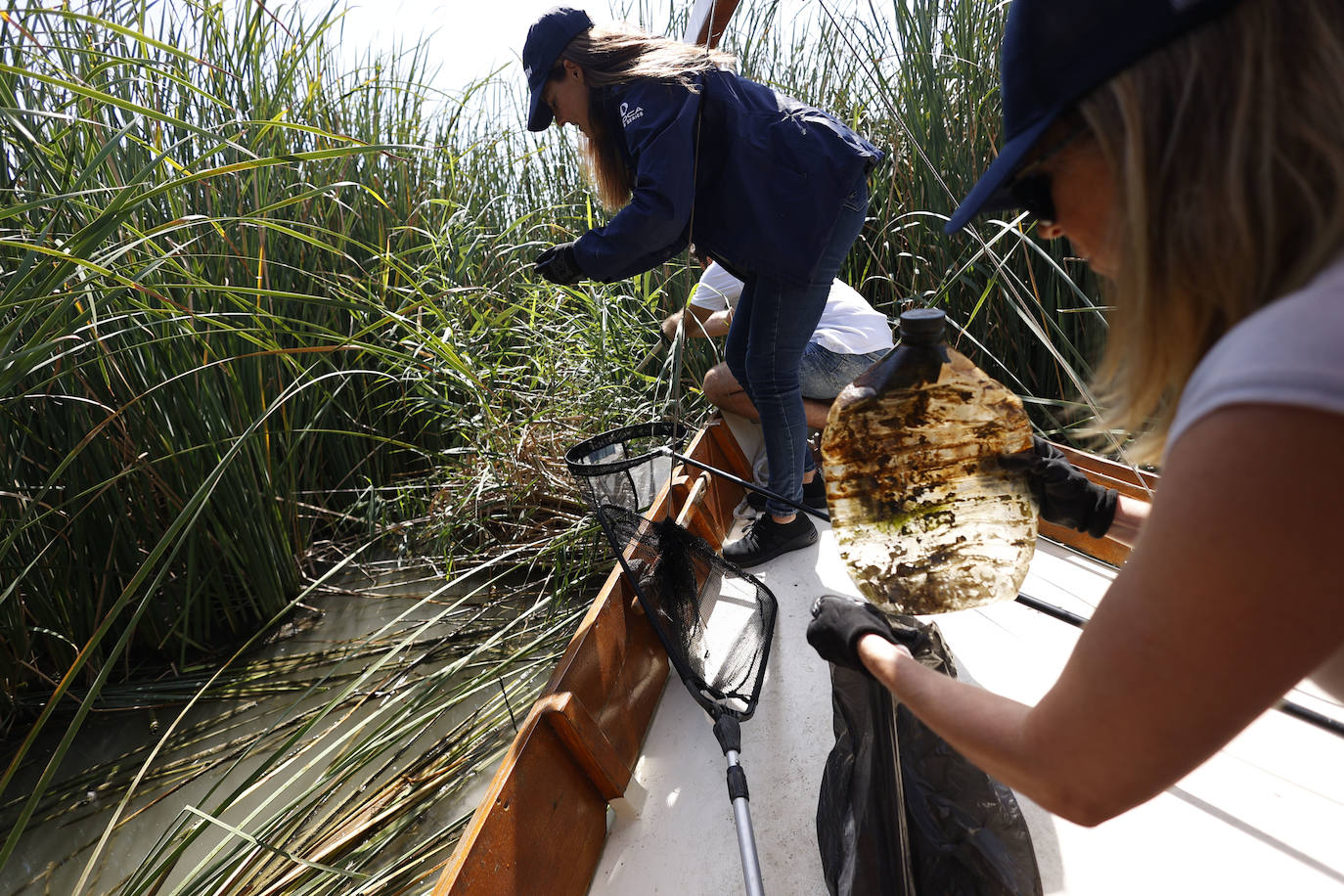 Comienza la limpieza en la Albufera para concienciar en el cuidado del planeta