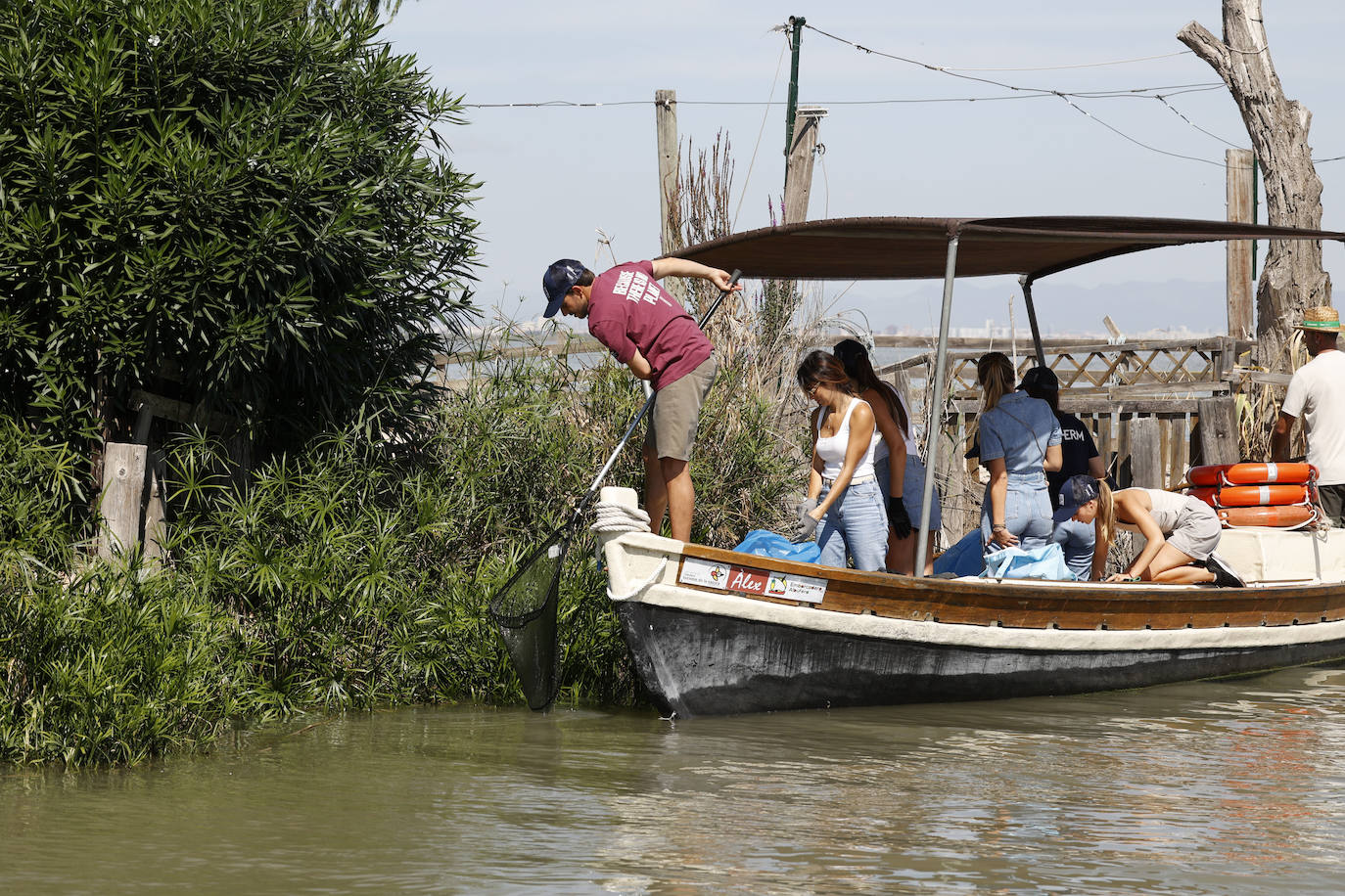 Comienza la limpieza en la Albufera para concienciar en el cuidado del planeta