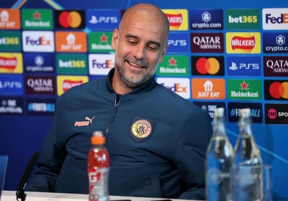 Pep Guardiola, entrenador de uno de lo máximos favoritos al título.