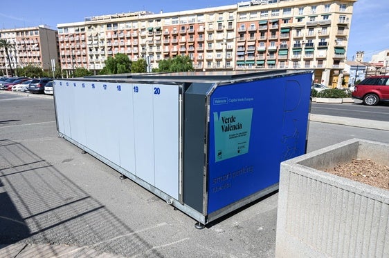 Recinto previsto como aparcamiento para bicicletas en La Marina.