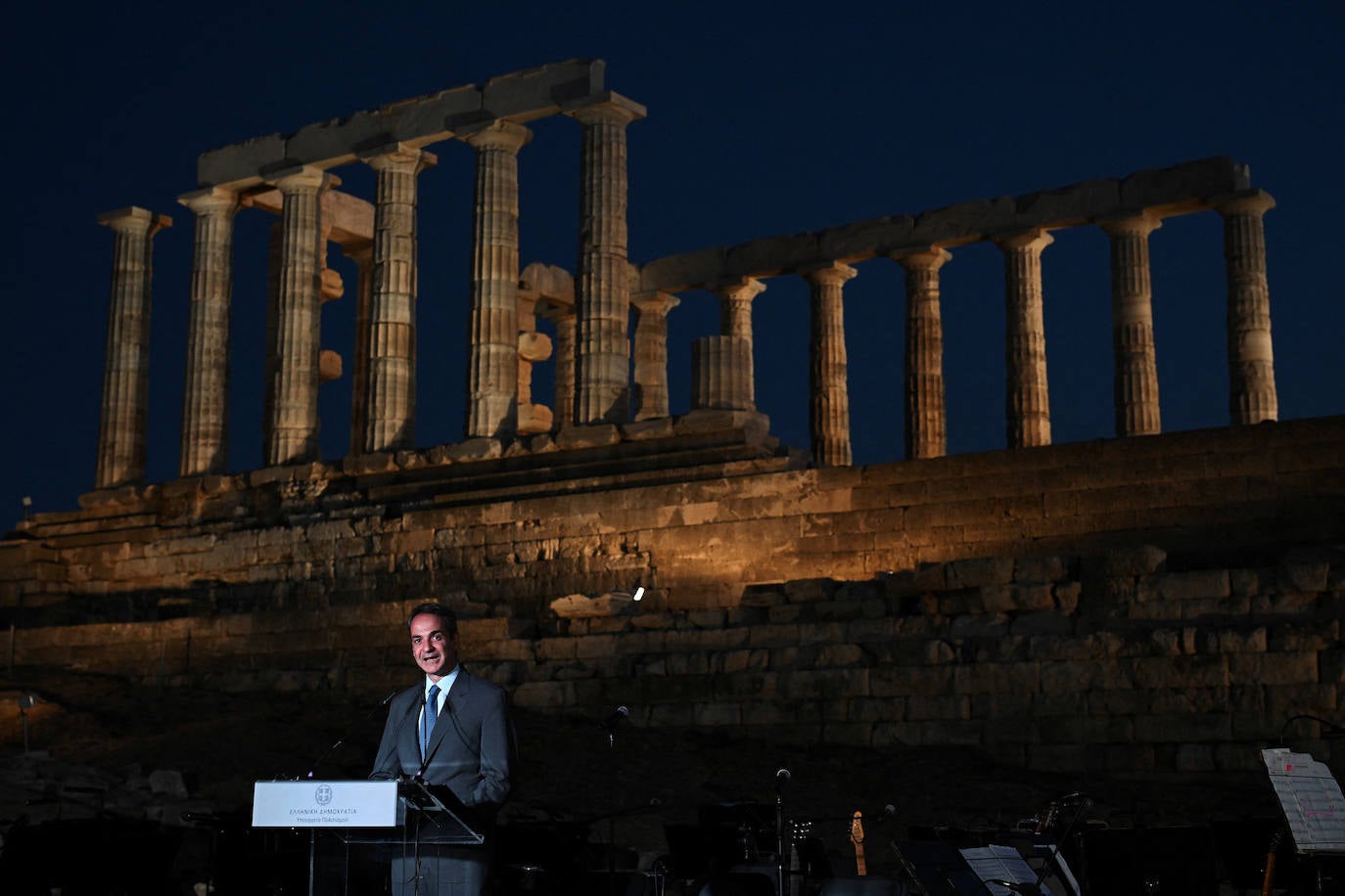 Grecia estrena nueva iluminación del Templo de Poseidón