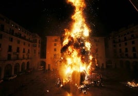 Cremà de la hoguera oficial de Alicante.