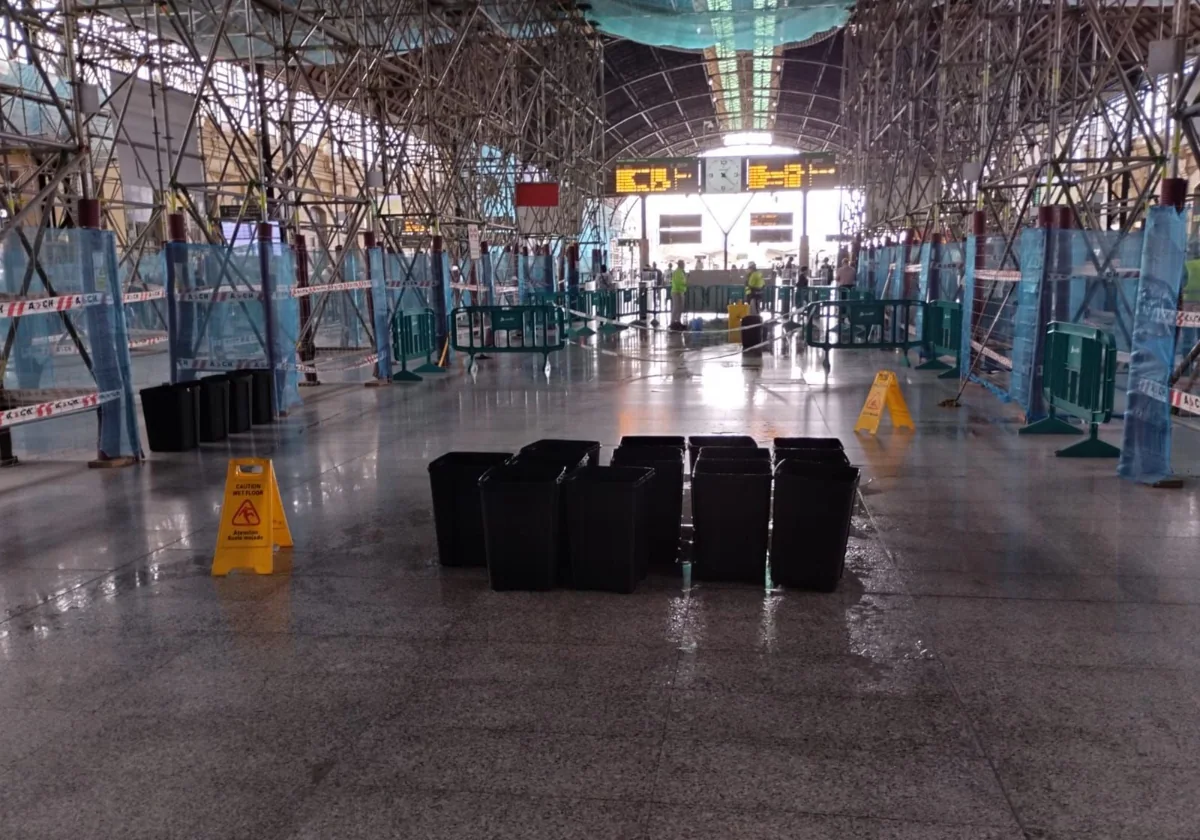 Las lluvias vuelven a provocar goteras en la Estación del Norte de Valencia pese al nuevo refuerzo de la techumbre 